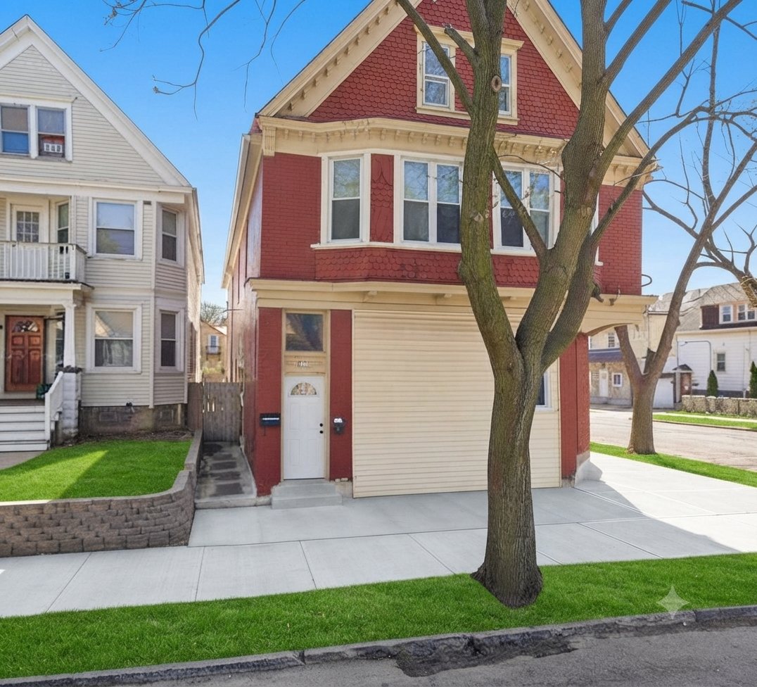 2176–2178 S 11th St, Lincoln Village, Milwaukee